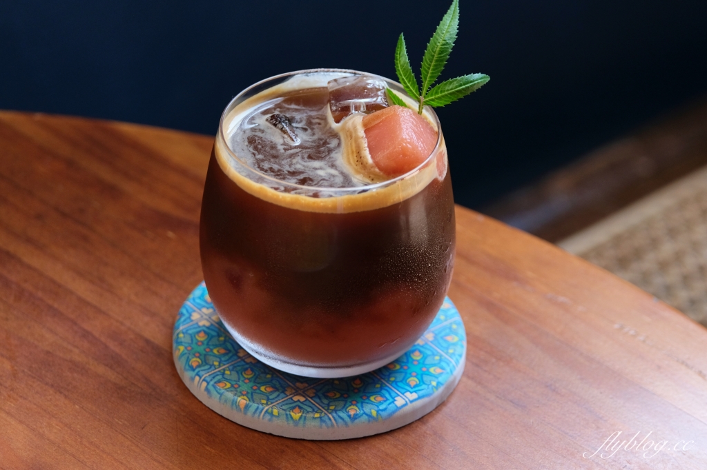 台中西屯｜Le Tr&eacute;sor她說．水湳純白老宅咖啡館，是早午餐甜點店也是餐酒館 @飛天璇的口袋