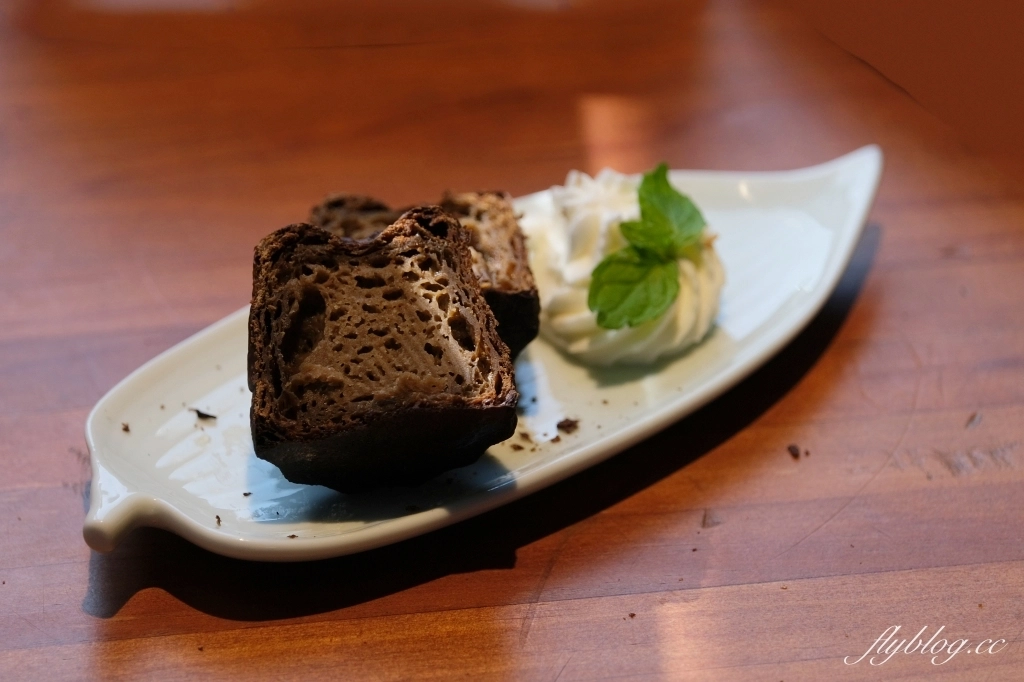 台中西屯｜Le Tr&eacute;sor她說．水湳純白老宅咖啡館，是早午餐甜點店也是餐酒館 @飛天璇的口袋