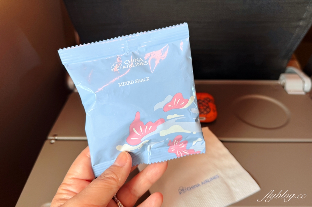 馬來西亞吉隆坡｜中華航空 CI721 台北&ndash;吉隆坡 Boeing 777-300ER，五桐號聯名冰淇淋 @飛天璇的口袋