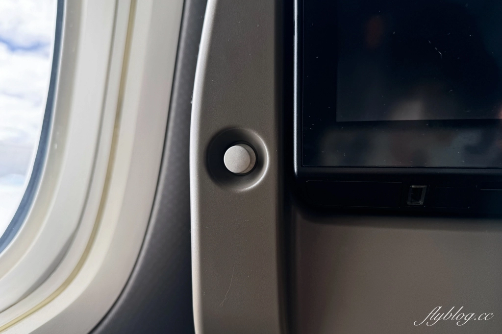 馬來西亞吉隆坡｜中華航空 CI721 台北&ndash;吉隆坡 Boeing 777-300ER，五桐號聯名冰淇淋 @飛天璇的口袋