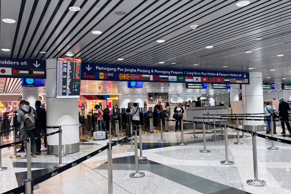 馬來西亞吉隆坡｜中華航空 CI721 台北&ndash;吉隆坡 Boeing 777-300ER，五桐號聯名冰淇淋 @飛天璇的口袋