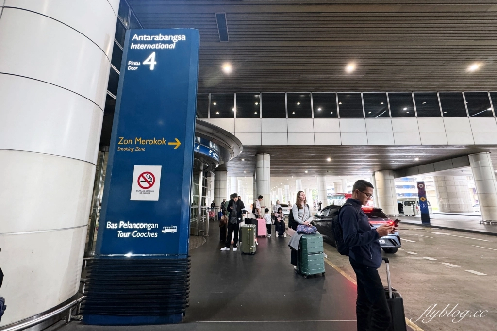 馬來西亞吉隆坡｜中華航空 CI721 台北&ndash;吉隆坡 Boeing 777-300ER，五桐號聯名冰淇淋 @飛天璇的口袋