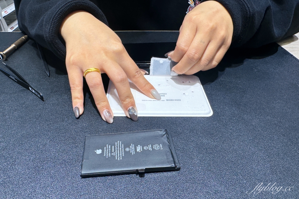 南投草屯iPhone維修推薦：「保衛站」使用原廠零件、iPhone原廠電池更換實測 @飛天璇的口袋