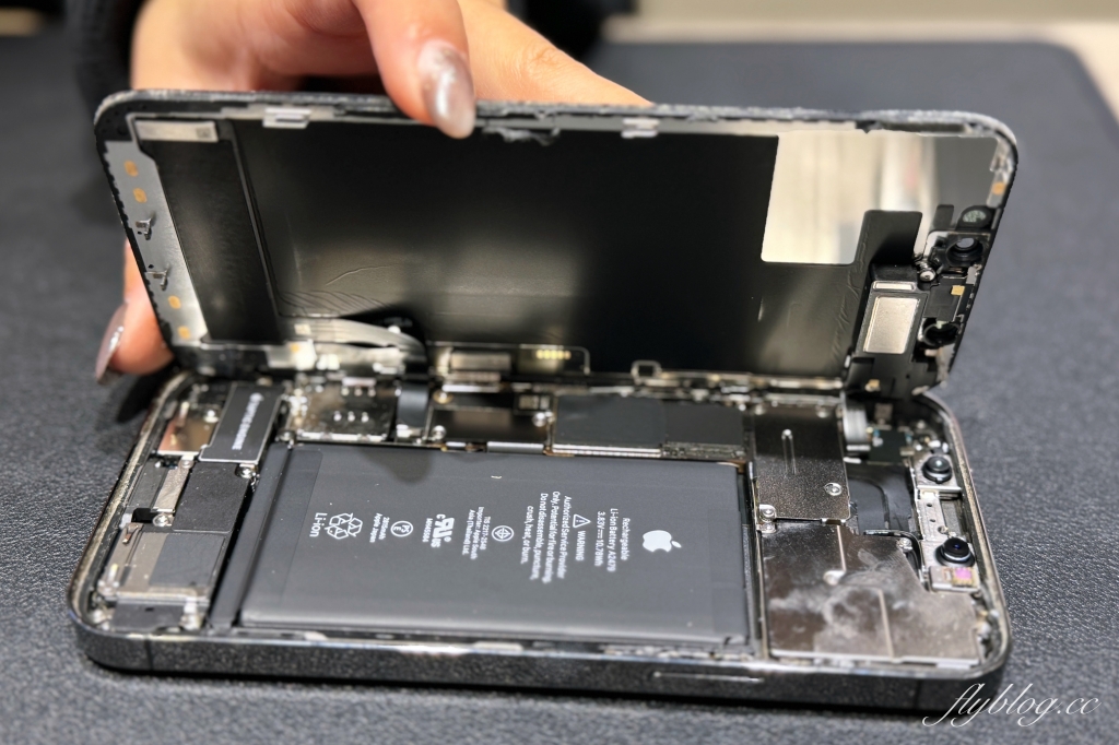 南投草屯iPhone維修推薦：「保衛站」使用原廠零件、iPhone原廠電池更換實測 @飛天璇的口袋