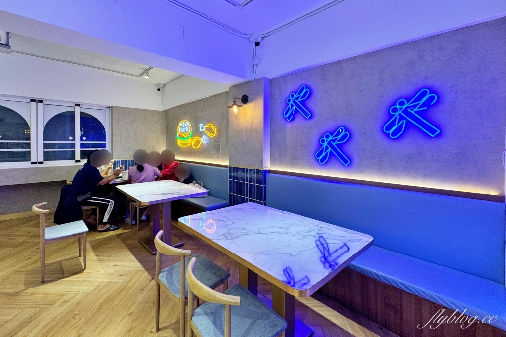 台東美食｜藍蜻蜓速食專賣店．台東限定好吃炸雞，30老字號品牌也很時尚 @飛天璇的口袋