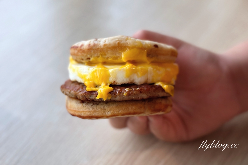 麥當勞早餐！McGriddles「厚鬆餅堡系列」台灣吃得到，4/23起限定230萬份 @飛天璇的口袋