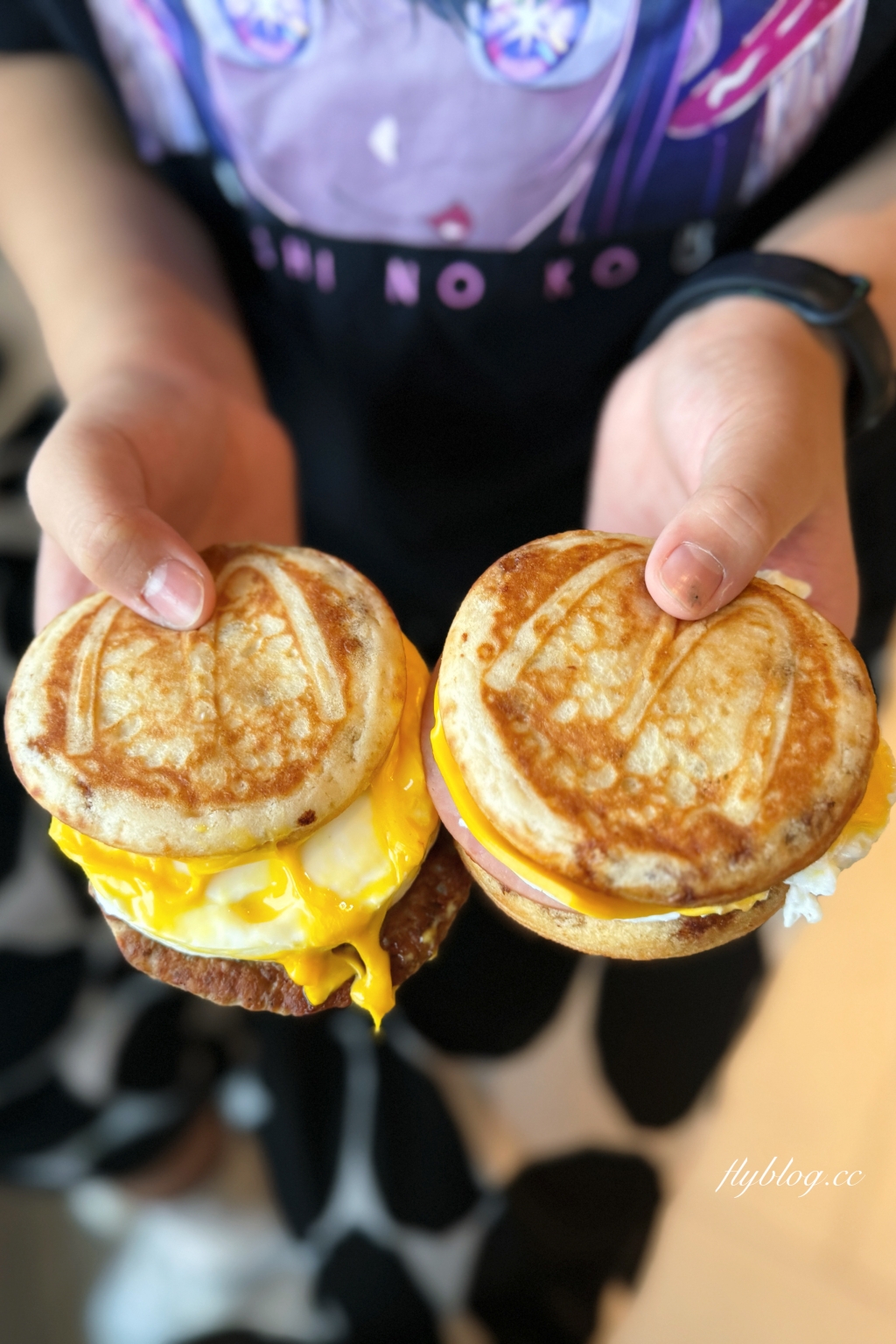 麥當勞早餐！McGriddles「厚鬆餅堡系列」台灣吃得到，4/23起限定230萬份 @飛天璇的口袋