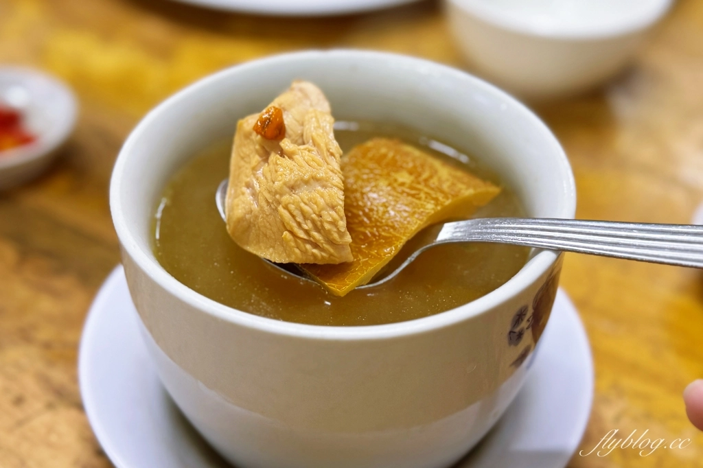 馬來西亞吉隆坡｜禤記瓦煲雞飯．獨創木炭燒瓦煲飯，米其林必比登推薦 @飛天璇的口袋