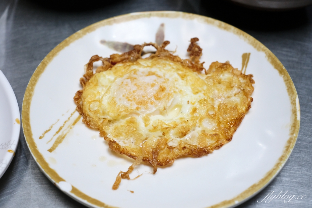 台中北區｜阿源麻油雞．大家甘願在路邊排隊，大鍋炒的台中麻油雞 @飛天璇的口袋