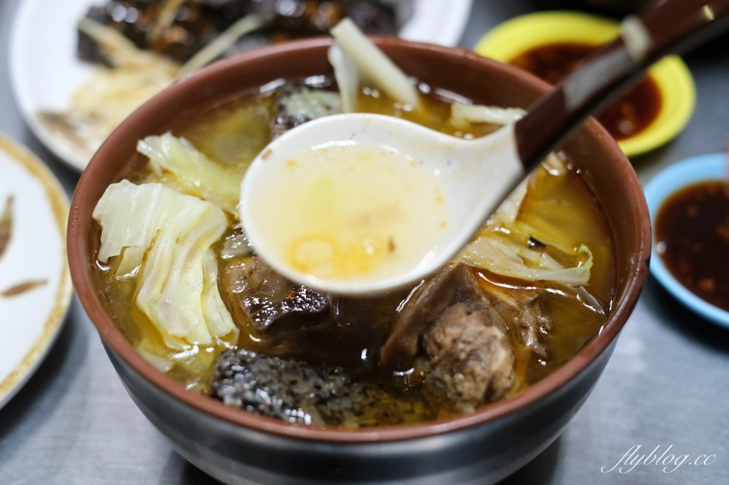 台中北區|阿源麻油雞.大家甘願在路邊排隊,大鍋炒的台中麻油雞 @飛天璇的口袋 台中北區|阿源麻油雞.大家甘願在路邊排隊,大鍋炒的台中麻油雞 @飛天璇的口袋