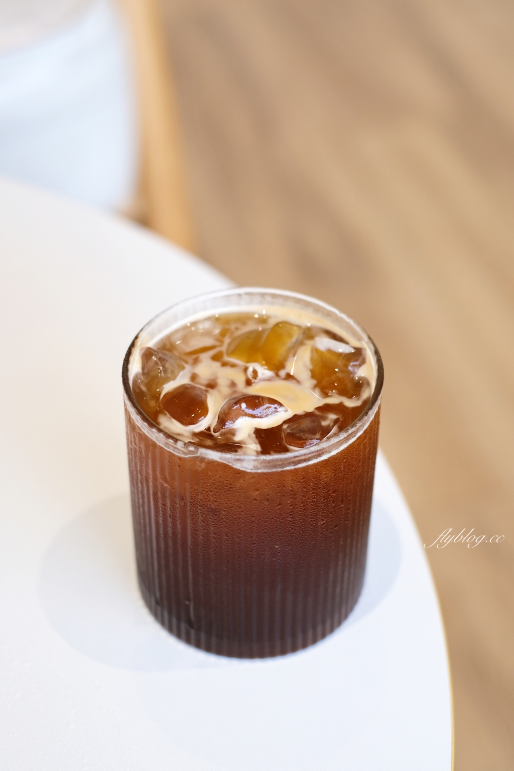 台中西屯｜OMOMO 韓系飲品咖啡廳．逢甲商圈網美咖啡館，吃得到可朗芙Croffle @飛天璇的口袋