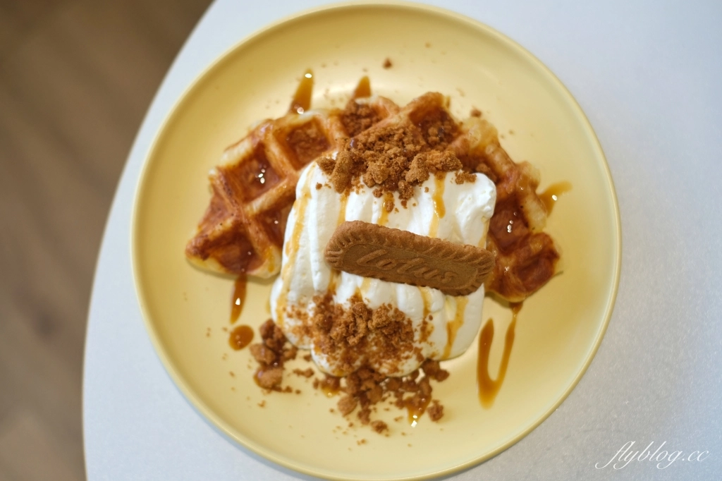 台中西屯｜OMOMO 韓系飲品咖啡廳．逢甲商圈網美咖啡館，吃得到可朗芙Croffle @飛天璇的口袋