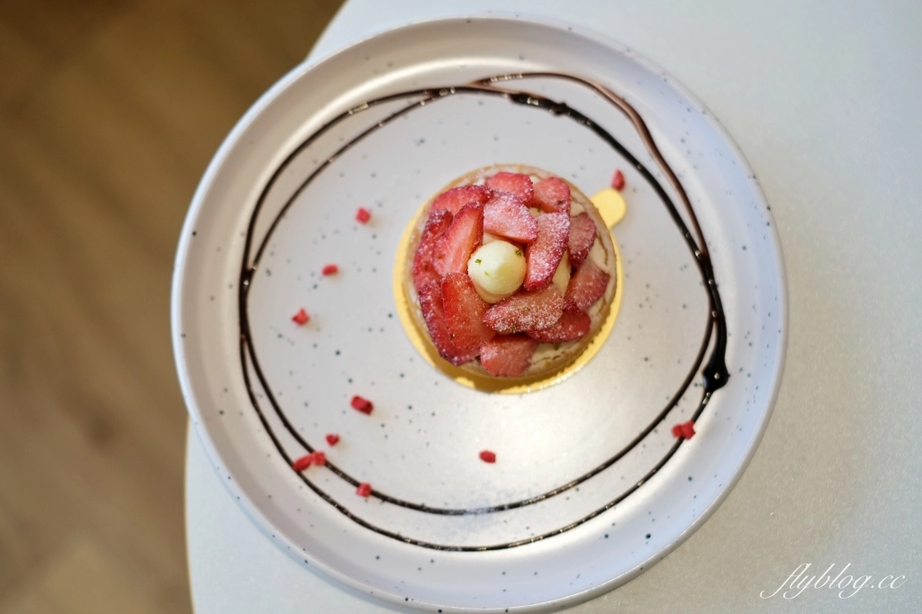 台中西屯｜OMOMO 韓系飲品咖啡廳．逢甲商圈網美咖啡館，吃得到可朗芙Croffle @飛天璇的口袋