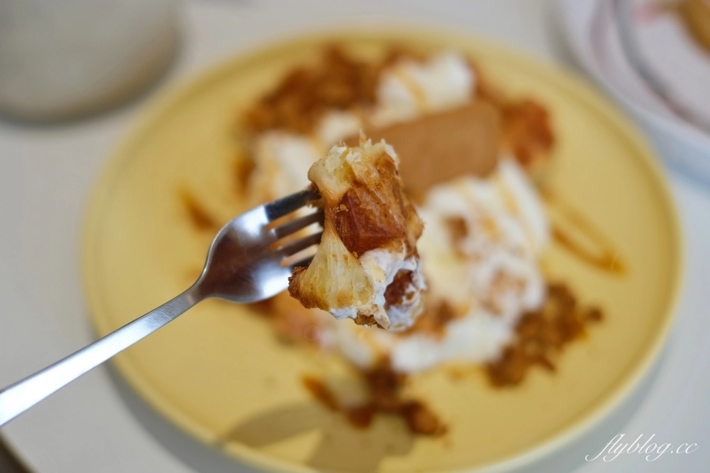 台中西屯｜OMOMO 韓系飲品咖啡廳．逢甲商圈網美咖啡館，吃得到可朗芙Croffle @飛天璇的口袋