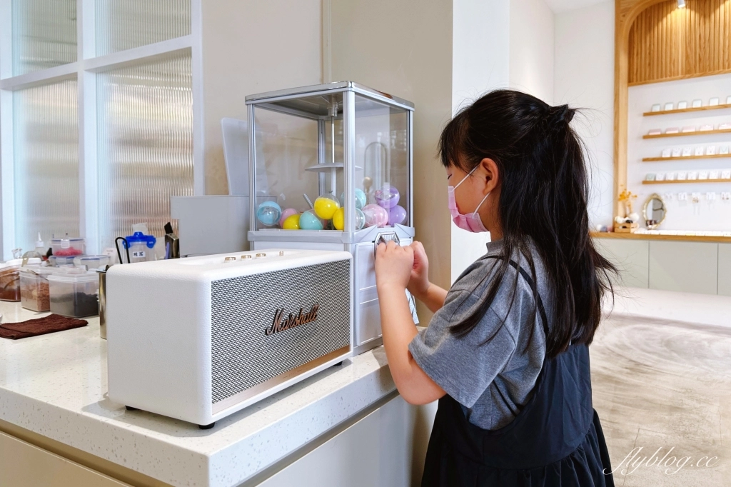 台中西屯｜OMOMO 韓系飲品咖啡廳．逢甲商圈網美咖啡館，吃得到可朗芙Croffle @飛天璇的口袋