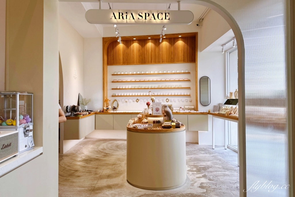 台中西屯｜OMOMO 韓系飲品咖啡廳．逢甲商圈網美咖啡館，吃得到可朗芙Croffle @飛天璇的口袋