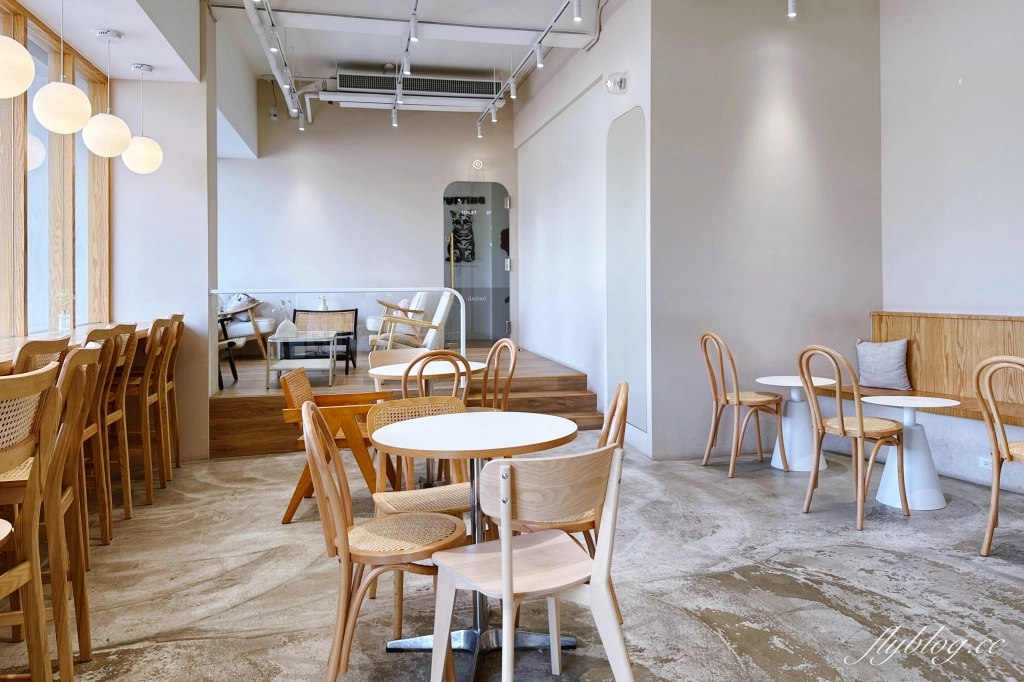 台中西屯｜OMOMO 韓系飲品咖啡廳．逢甲商圈網美咖啡館，吃得到可朗芙Croffle @飛天璇的口袋