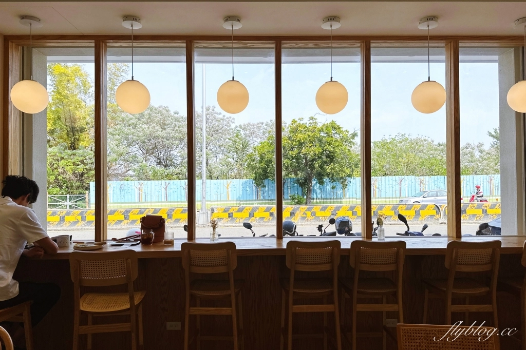 台中西屯｜OMOMO 韓系飲品咖啡廳．逢甲商圈網美咖啡館，吃得到可朗芙Croffle @飛天璇的口袋