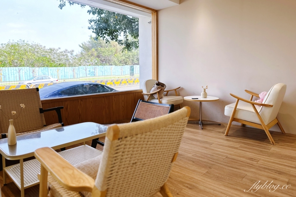 台中西屯｜OMOMO 韓系飲品咖啡廳．逢甲商圈網美咖啡館，吃得到可朗芙Croffle @飛天璇的口袋