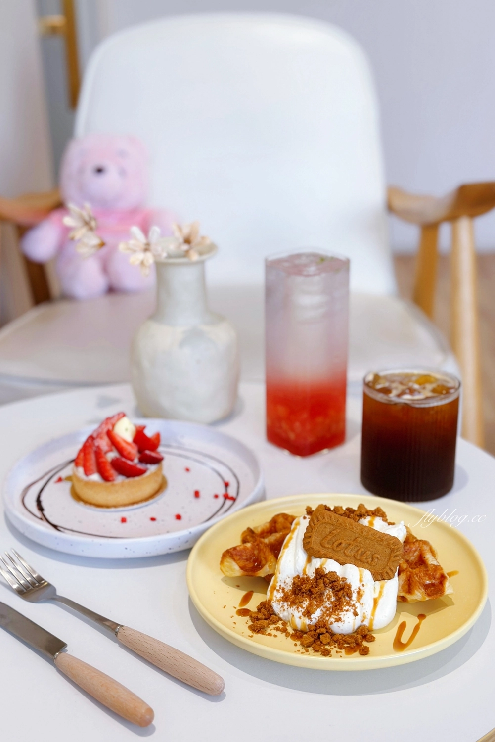 台中西屯｜OMOMO 韓系飲品咖啡廳．逢甲商圈網美咖啡館，吃得到可朗芙Croffle @飛天璇的口袋