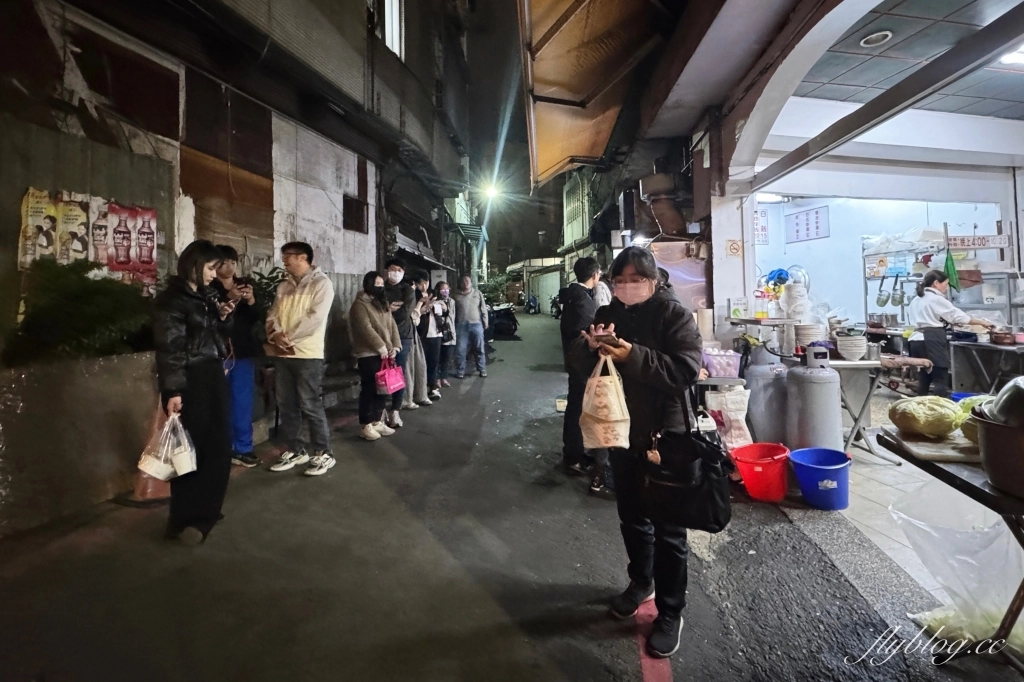 台中北區|阿源麻油雞.大家甘願在路邊排隊,大鍋炒的台中麻油雞 @飛天璇的口袋 台中北區|阿源麻油雞.大家甘願在路邊排隊,大鍋炒的台中麻油雞 @飛天璇的口袋