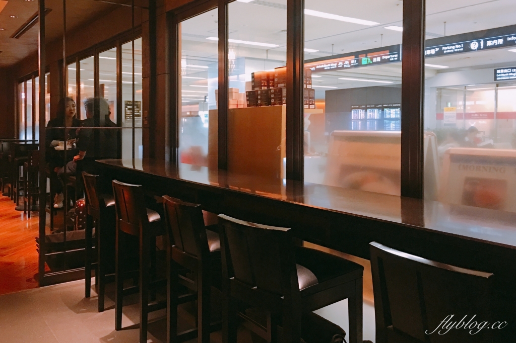 日本東京｜丸福咖啡店 羽田機場店．大阪90年歷史咖啡館，必點水果鬆餅和起司厚片吐司 @飛天璇的口袋