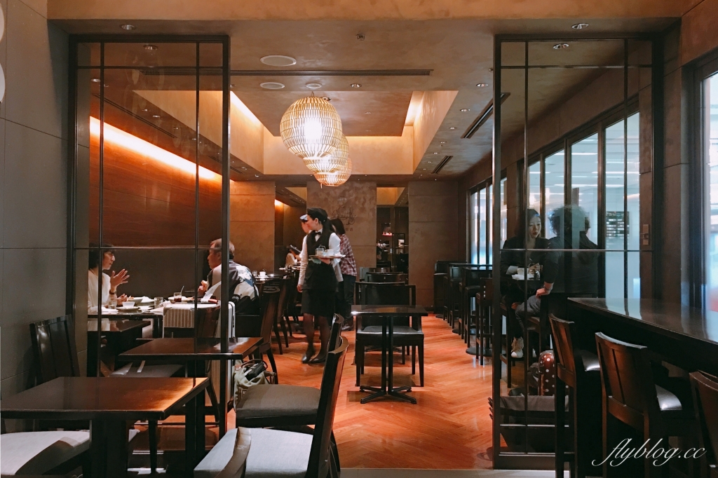 日本東京｜丸福咖啡店 羽田機場店．大阪90年歷史咖啡館，必點水果鬆餅和起司厚片吐司 @飛天璇的口袋