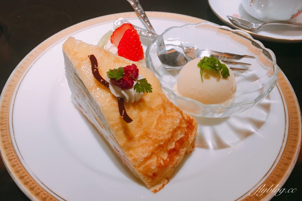 日本東京｜丸福咖啡店 羽田機場店．大阪90年歷史咖啡館，必點水果鬆餅和起司厚片吐司 @飛天璇的口袋