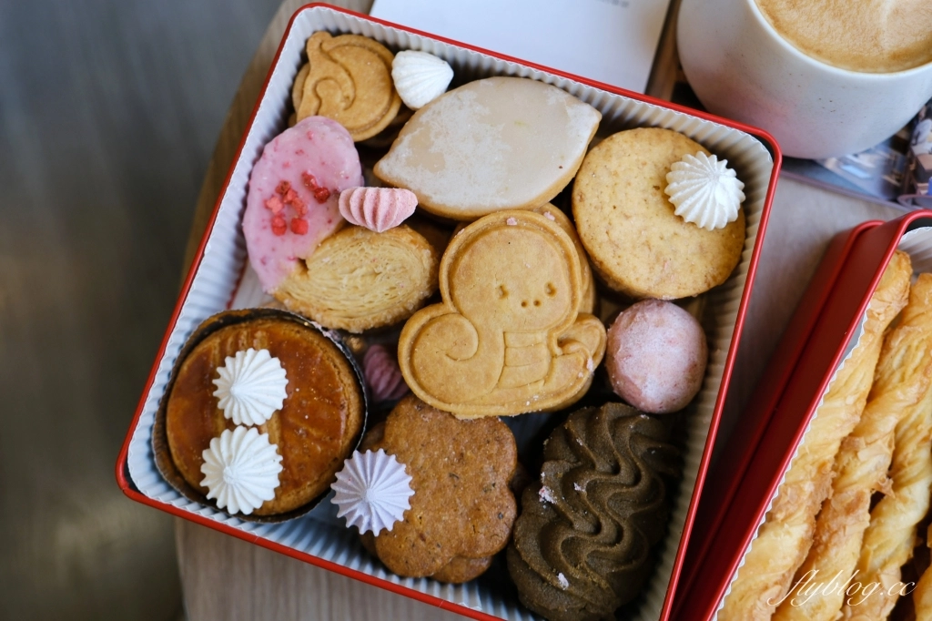 2025彰化伴手禮推薦！精緻手工餅乾禮盒，年節送禮精緻大方，彰化純白貨櫃屋「浮生咖啡」 @飛天璇的口袋