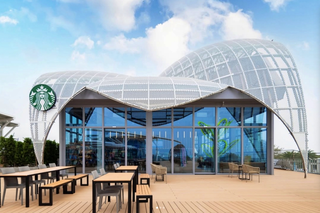 台中清水｜清水服務區星巴克．招潮蟹為意象建築星巴克，清水休息站最HOT打卡點 @飛天璇的口袋