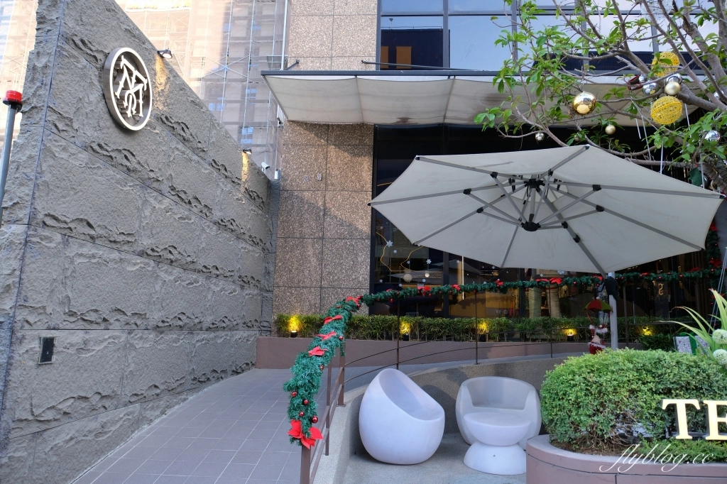 台中南屯｜茶馬司訪山茶店．充滿科技未來感的茶店，大大的月球裝置藝術 @飛天璇的口袋