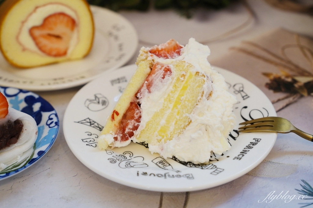 台中北屯｜吉爾斯手作烘焙．療癒的草莓蛋糕、草莓大福、草莓捲，還有期間限定曲奇餅 @飛天璇的口袋