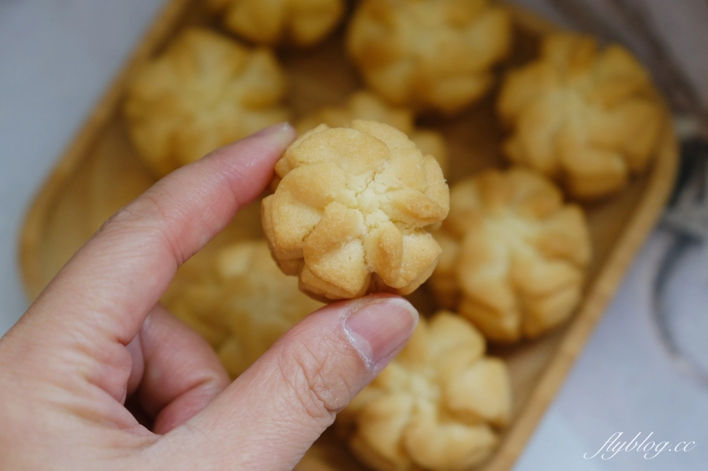 台中北屯｜吉爾斯手作烘焙．療癒的草莓蛋糕、草莓大福、草莓捲，還有期間限定曲奇餅 @飛天璇的口袋