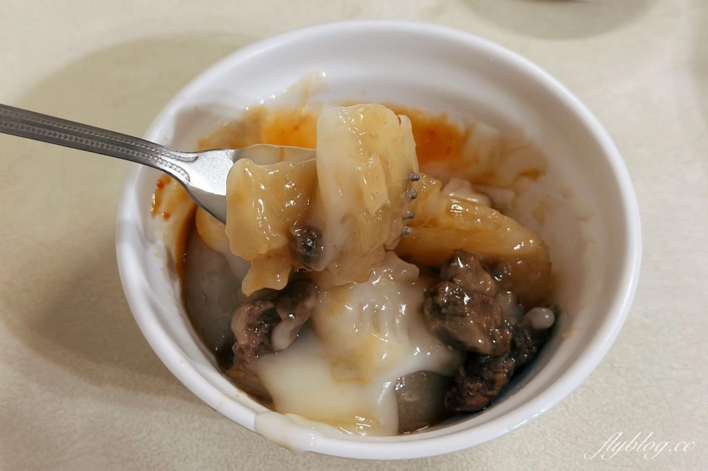 台中東勢｜老黑輪肉圓店車站店．東勢豐原客運車店對面，食尚玩家採訪在地美食 @飛天璇的口袋