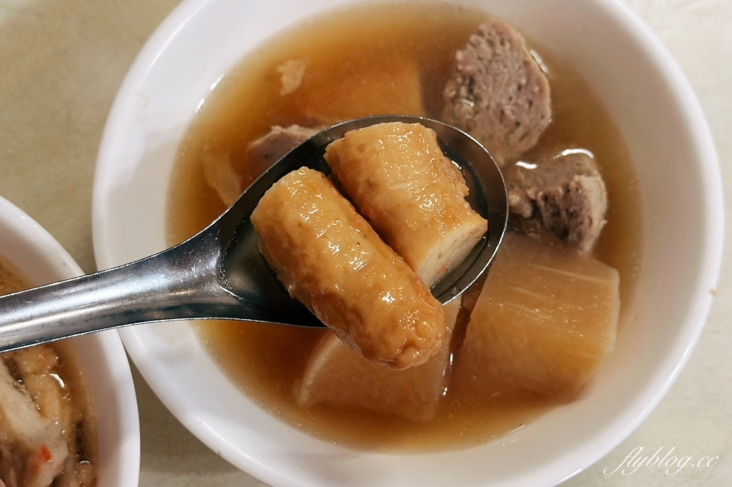 台中東勢｜老黑輪肉圓店車站店．東勢豐原客運車店對面，食尚玩家採訪在地美食 @飛天璇的口袋