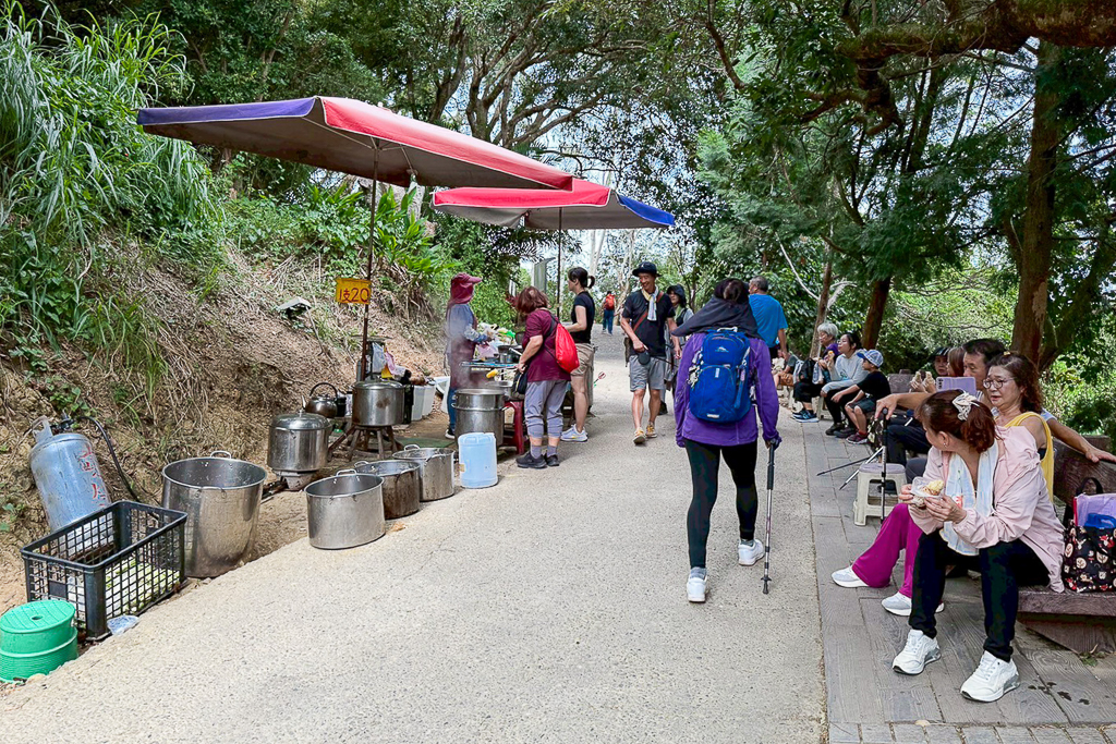 台中北屯｜大坑9號步道．觀音亭休憩平台開放了，遠眺山林綠意和台中市景 @飛天璇的口袋