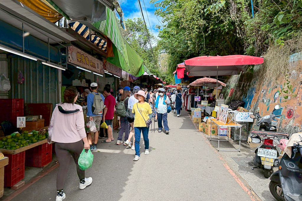 台中北屯｜大坑9號步道．觀音亭休憩平台開放了，遠眺山林綠意和台中市景 @飛天璇的口袋
