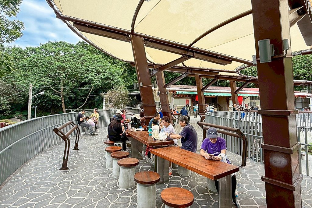 台中北屯｜大坑9號步道．觀音亭休憩平台開放了，遠眺山林綠意和台中市景 @飛天璇的口袋