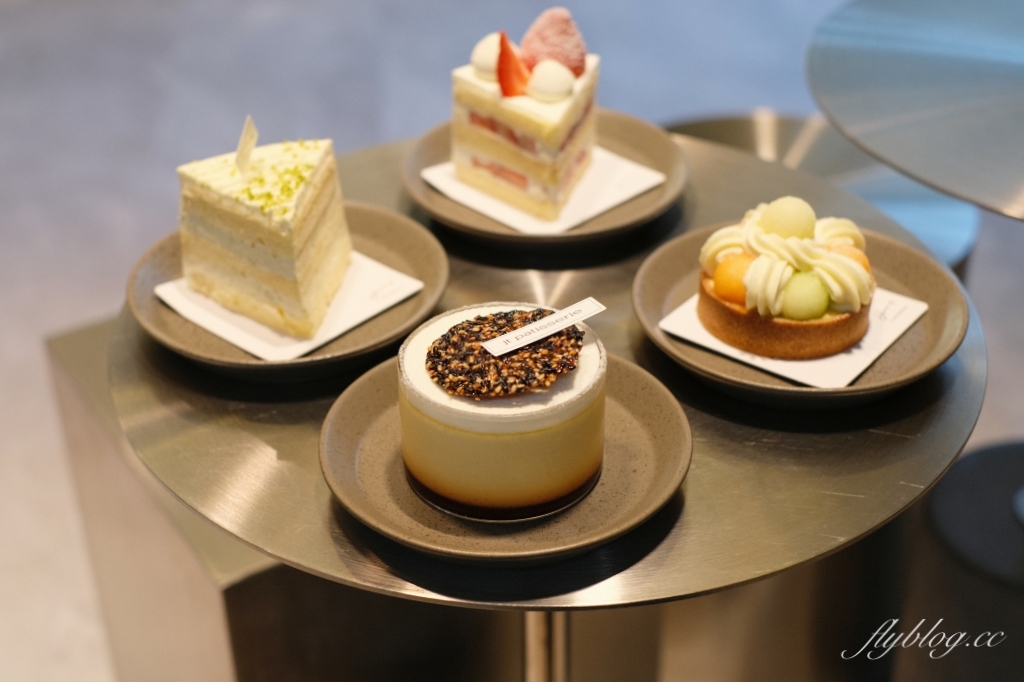 台中西屯｜階梯法式甜點．逢甲商圈甜點咖啡館，充滿現代感的裝潢設計 @飛天璇的口袋