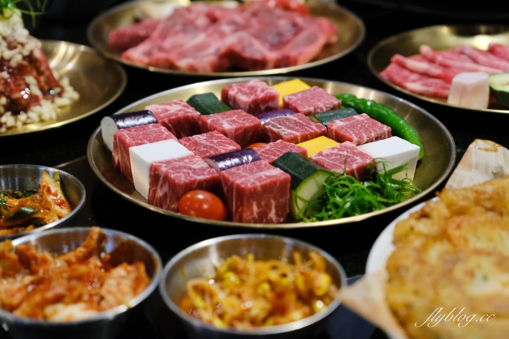 不靠Google評論送東西！回訪度最高的台中韓式燒肉【燒肉滋滋】，繽紛全牛套餐新上市 @飛天璇的口袋