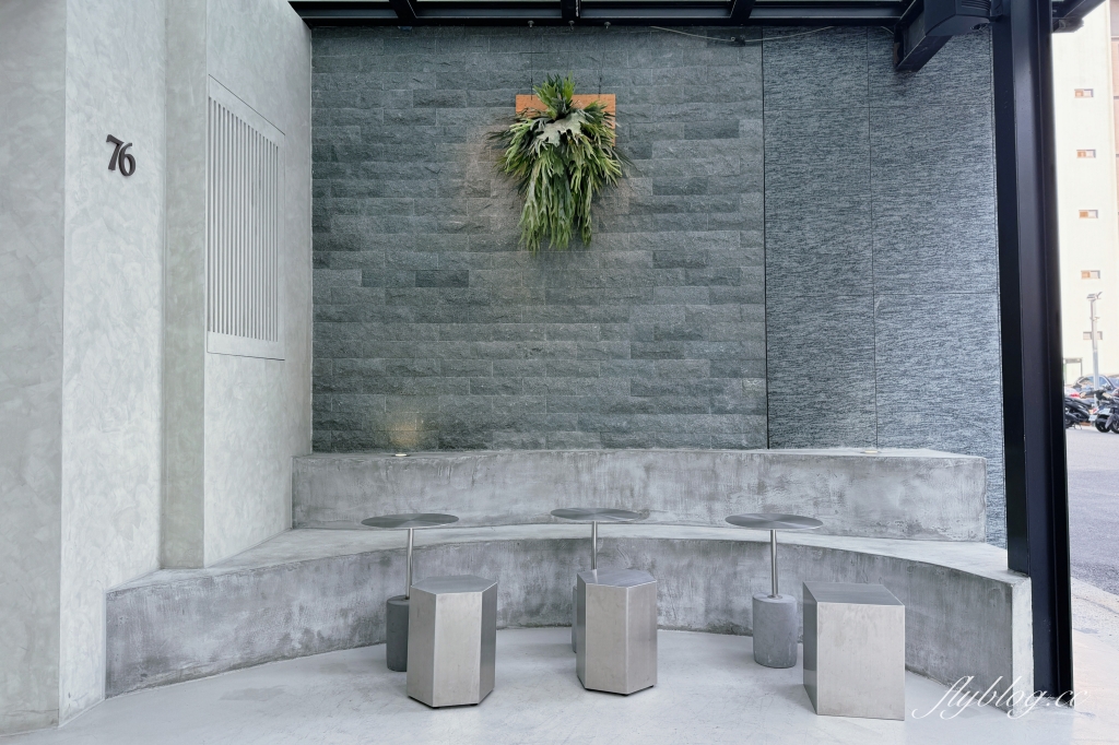 台中西屯｜階梯法式甜點．逢甲商圈甜點咖啡館，充滿現代感的裝潢設計 @飛天璇的口袋