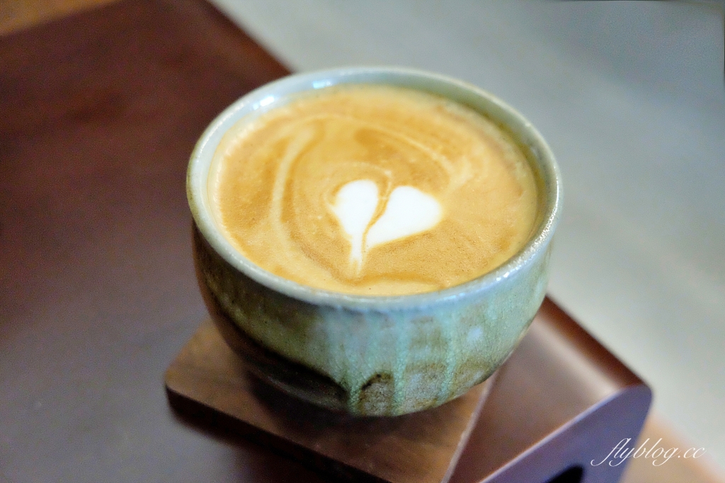 台中西區｜結露草上．預約制獨立咖啡館，充滿日式禪意氛圍 @飛天璇的口袋