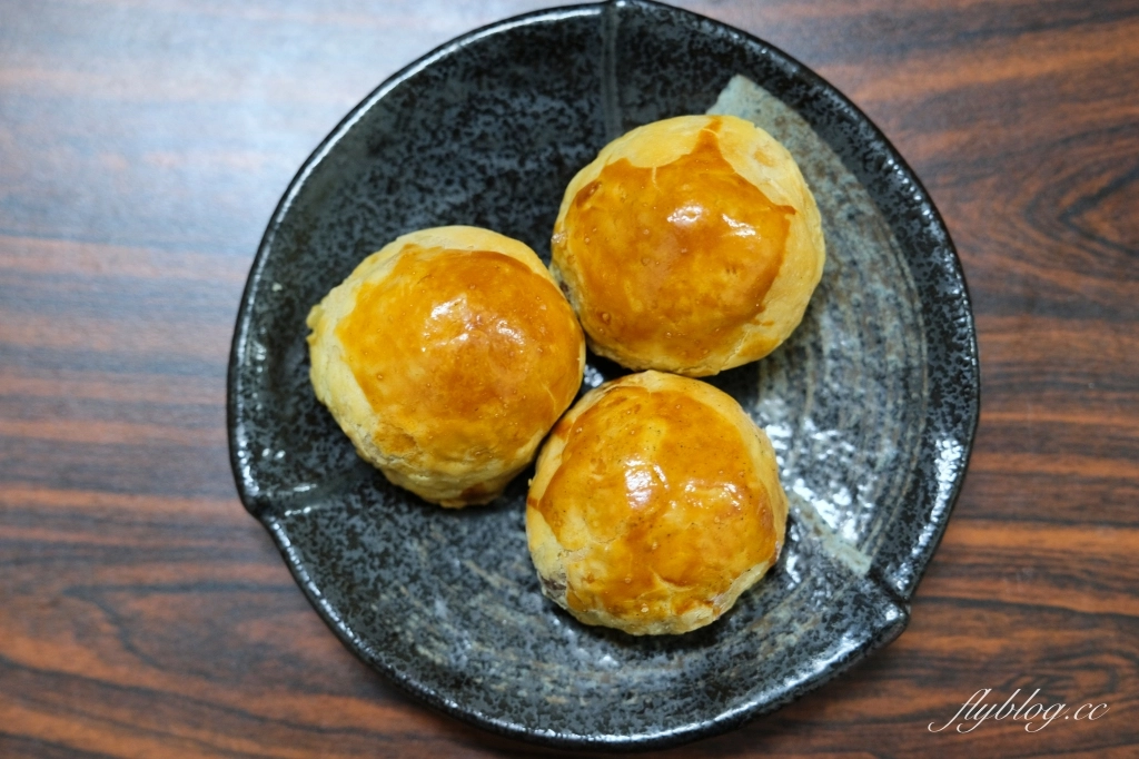 彰化美食｜新香珍餅店．彰化百年老店，在地人推薦的隱藏版蛋黃酥 @飛天璇的口袋