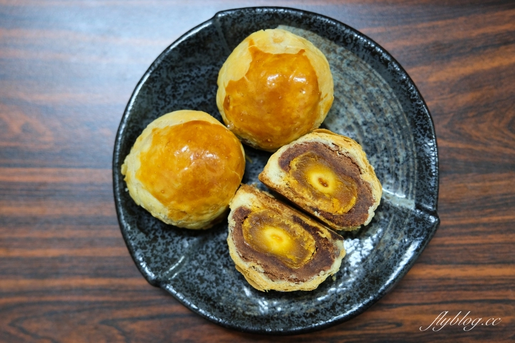 彰化美食｜新香珍餅店．彰化百年老店，在地人推薦的隱藏版蛋黃酥 @飛天璇的口袋