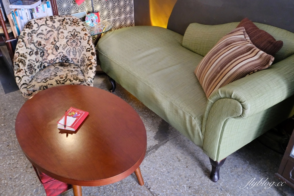 台中北區｜有己咖啡．宛如走進華燈初上場景，台中深夜咖啡館推薦 @飛天璇的口袋