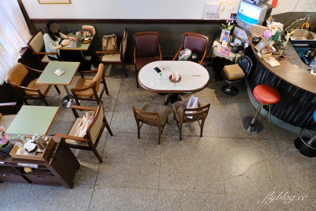 台中北區｜有己咖啡．宛如走進華燈初上場景，台中深夜咖啡館推薦 @飛天璇的口袋