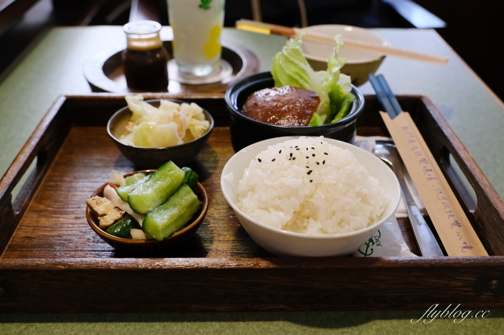 台中北區｜有己咖啡．宛如走進華燈初上場景，台中深夜咖啡館推薦 @飛天璇的口袋