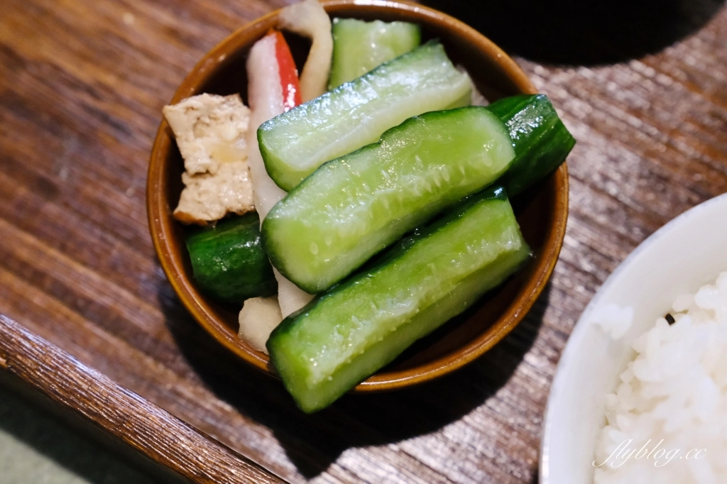 台中北區｜有己咖啡．宛如走進華燈初上場景，台中深夜咖啡館推薦 @飛天璇的口袋