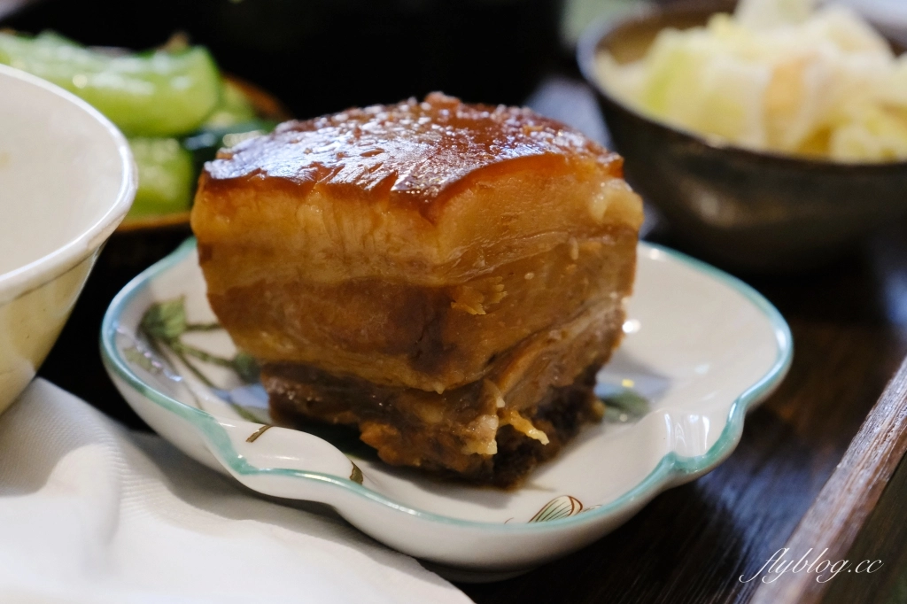 台中北區｜有己咖啡．宛如走進華燈初上場景，台中深夜咖啡館推薦 @飛天璇的口袋