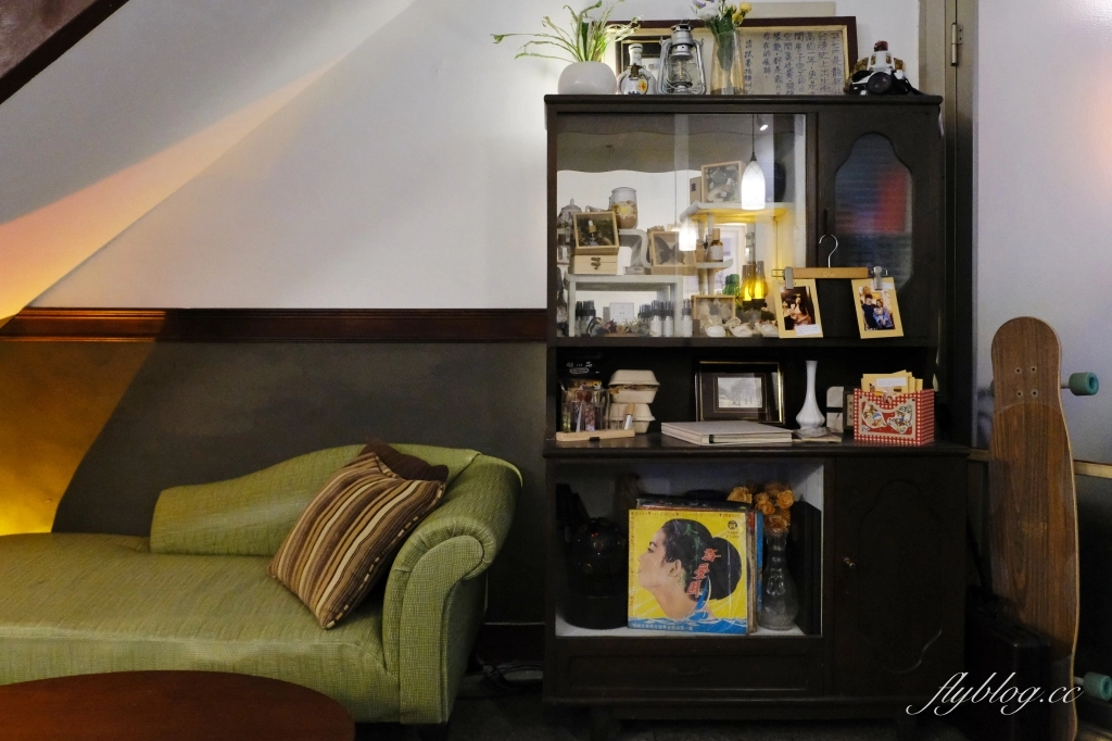 台中北區｜有己咖啡．宛如走進華燈初上場景，台中深夜咖啡館推薦 @飛天璇的口袋